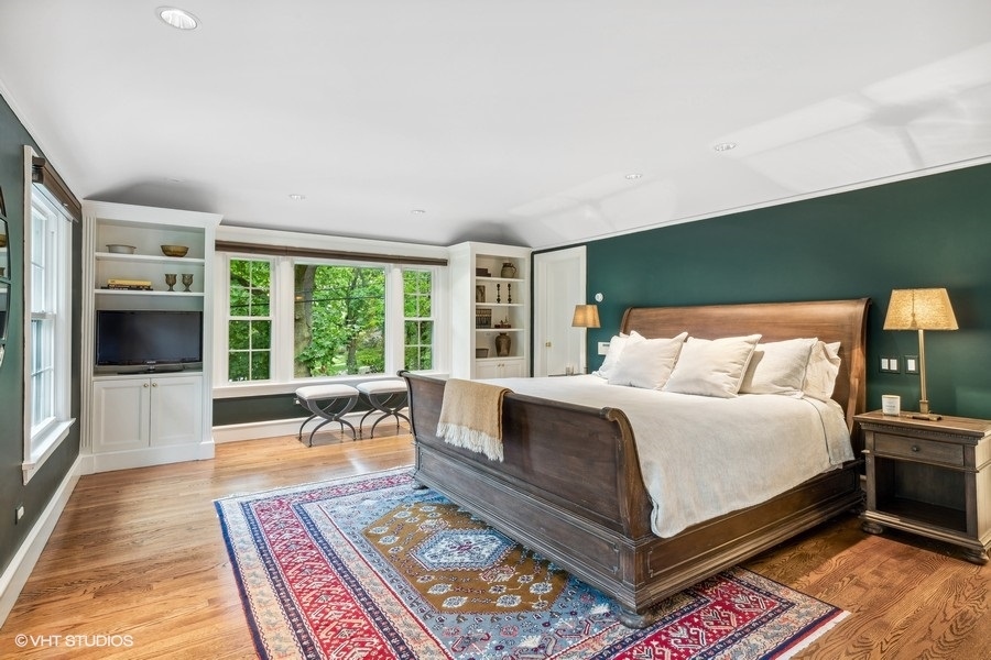 210 Franklin Road Glencoe, IL 60022 - Photo 19 of 33 a bedroom with a bed and a window