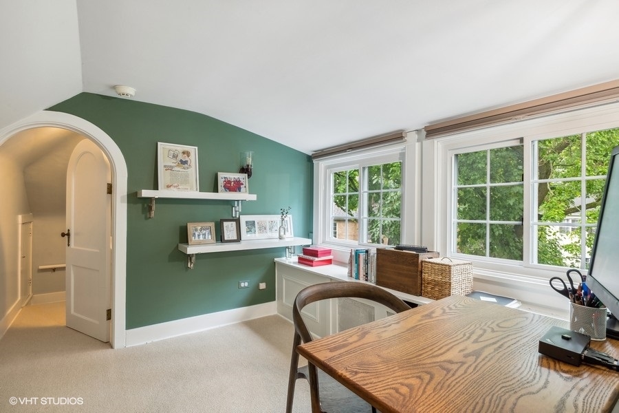 210 Franklin Road Glencoe, IL 60022 - Photo 21 of 33 a dining room with furniture and a window