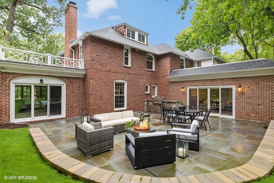 210 Franklin Road Glencoe, IL 60022 - Photo 24 of 33 a view of a house with patio