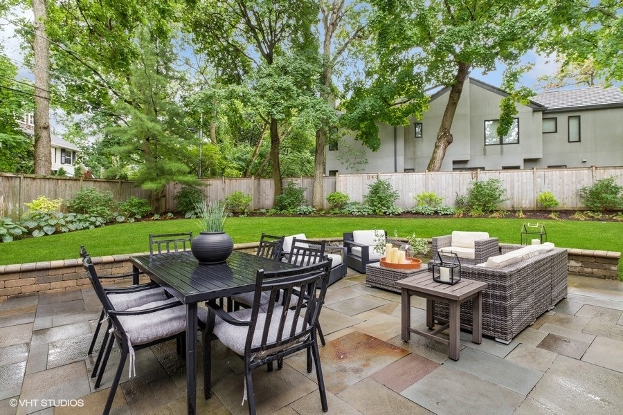 210 Franklin Road Glencoe, IL 60022 - Photo 25 of 33 a view of sitting area with furniture and garden