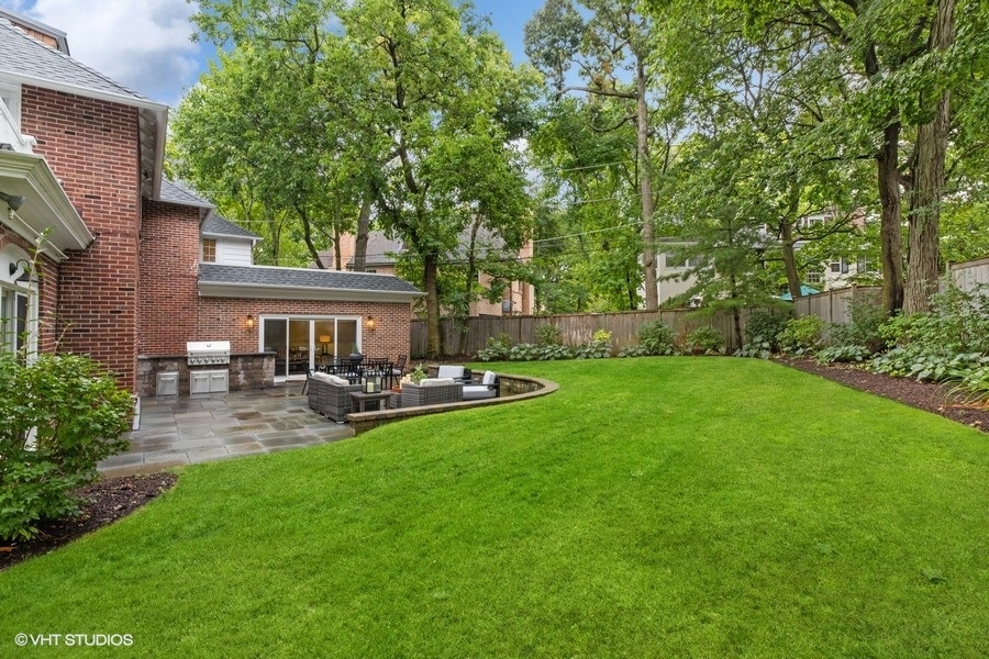 210 Franklin Road Glencoe, IL 60022 - Photo 27 of 33 a view of a backyard with table and chairs and potted plants and large trees