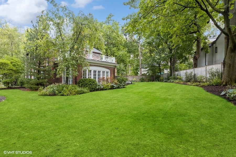 210 Franklin Road Glencoe, IL 60022 - Photo 28 of 33 a view of a house with a yard