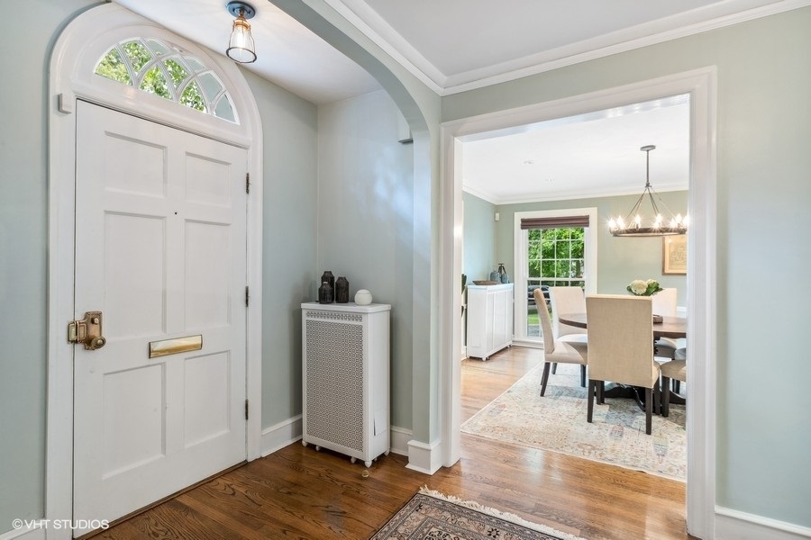 210 Franklin Road Glencoe, IL 60022 - Photo 4 of 33 a view of a hallway with wooden floor and a bathroom