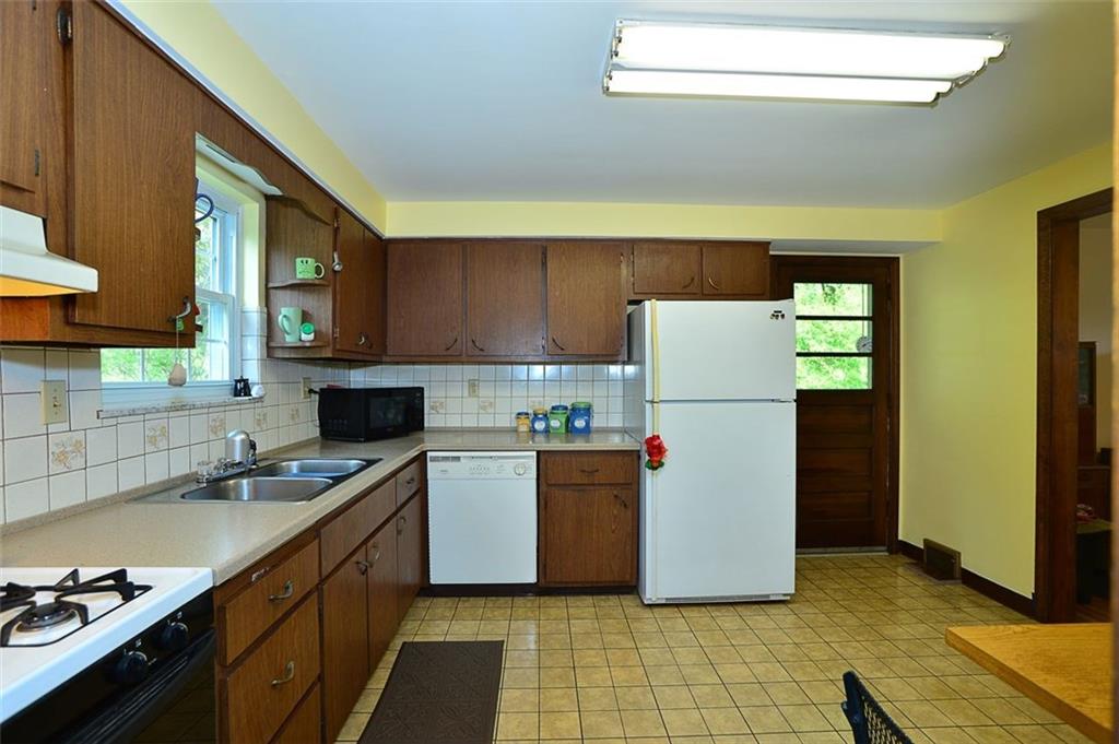 1321 Powers Run Road Pittsburgh, PA 15238 - Photo 6 of 12 Gallery Image 6