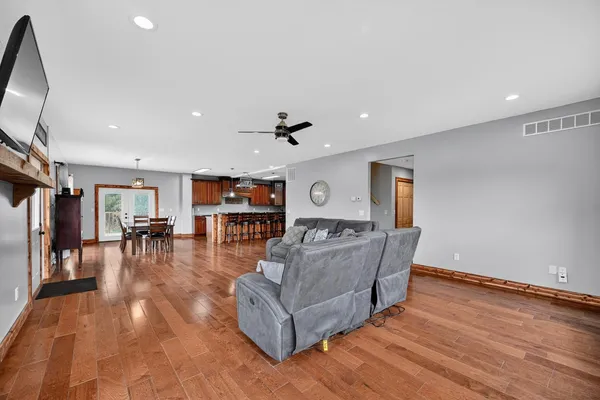 $819,900 | 7516 Log Lick Road, Florence, IN 47020