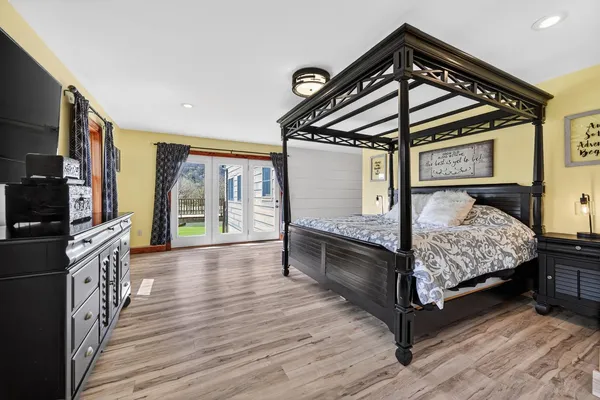 $819,900 | 7516 Log Lick Road, Florence, IN 47020