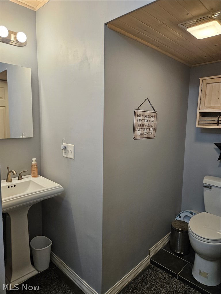 26470 Georgetown Road Homeworth, OH 44634 - Photo 30 of 31 Third bathroom located on the lower level