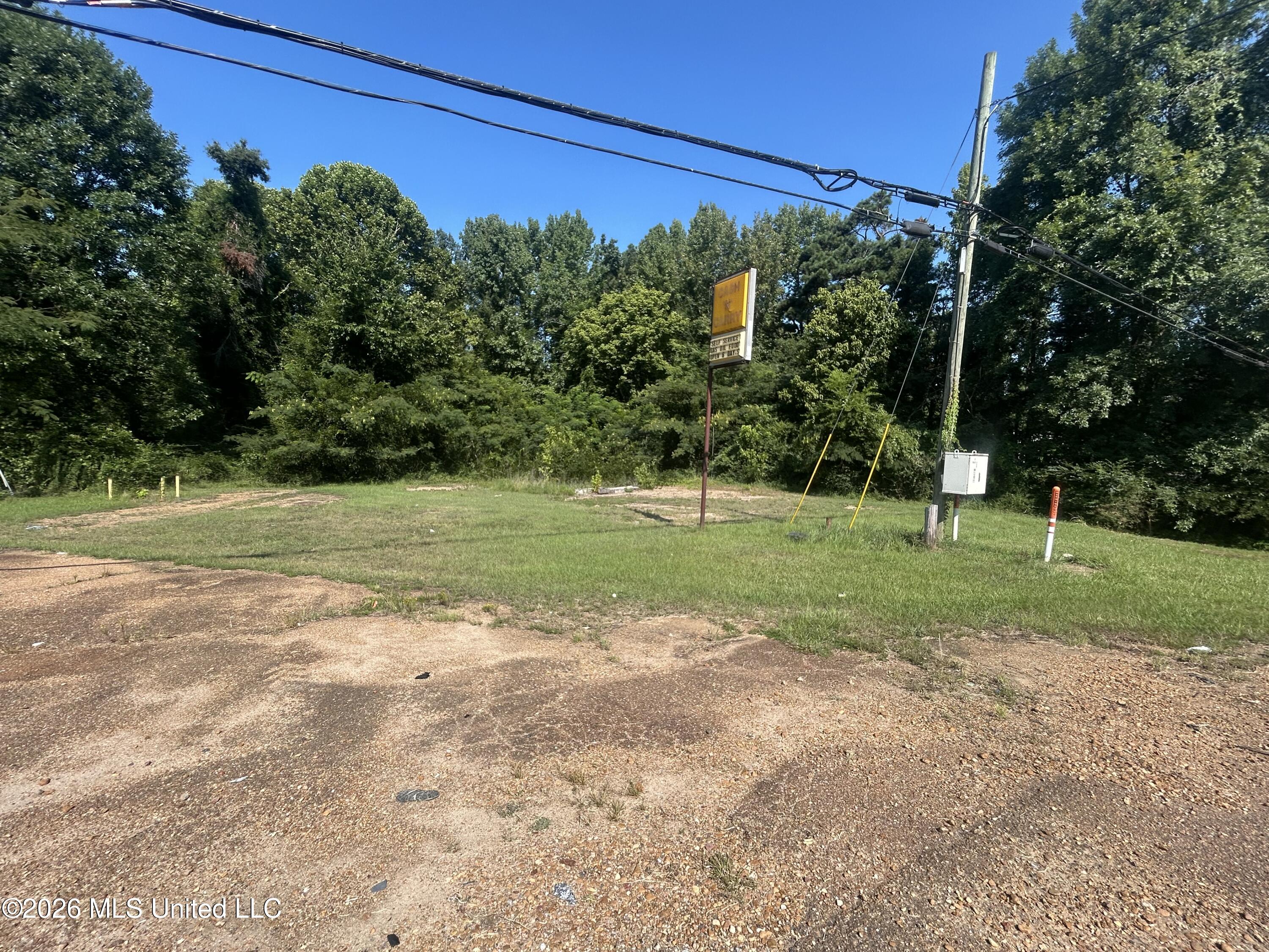 900 South Applegate Street Winona, MS 38967 - Photo 3 of 17 IMG_2699