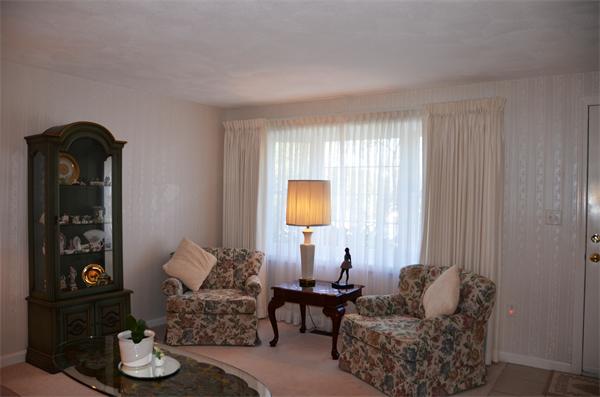 9 Oak Ridge Drive, Unit 5 Maynard, MA 01754 - Photo 3 of 20 a living room with furniture and wooden floor