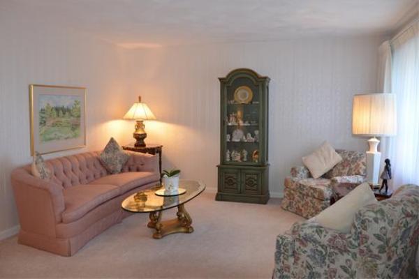 9 Oak Ridge Drive, Unit 5 Maynard, MA 01754 - Photo 4 of 20 a living room with furniture a window and a lamp