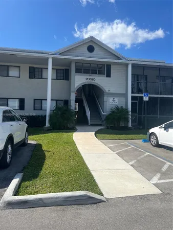 $2,300 | 20680 Northeast 4th Court, Unit 206, Miami, FL 33179