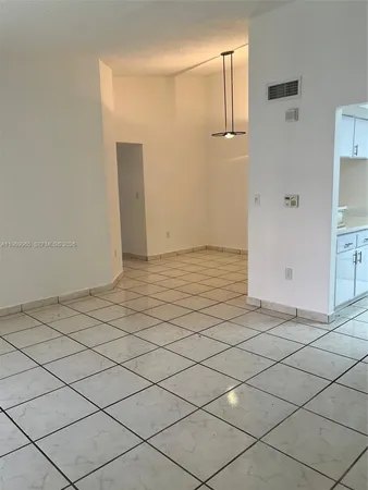 $2,300 | 20680 Northeast 4th Court, Unit 206, Miami, FL 33179