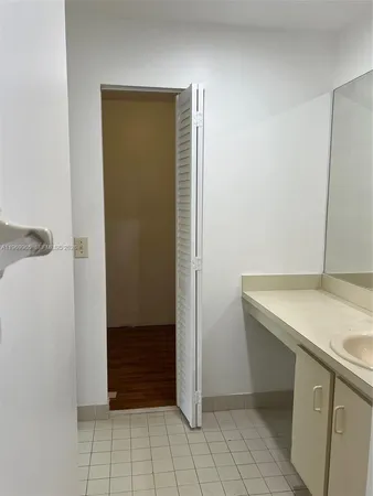 $2,300 | 20680 Northeast 4th Court, Unit 206, Miami, FL 33179