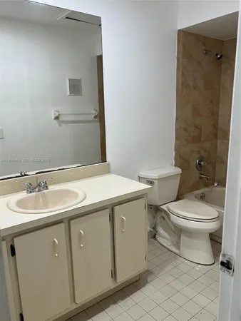 $2,300 | 20680 Northeast 4th Court, Unit 206, Miami, FL 33179