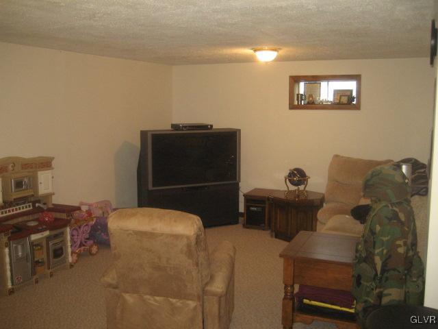 2923 Center Road Northampton, PA 18067 - Photo 9 of 38 Gallery Image 9