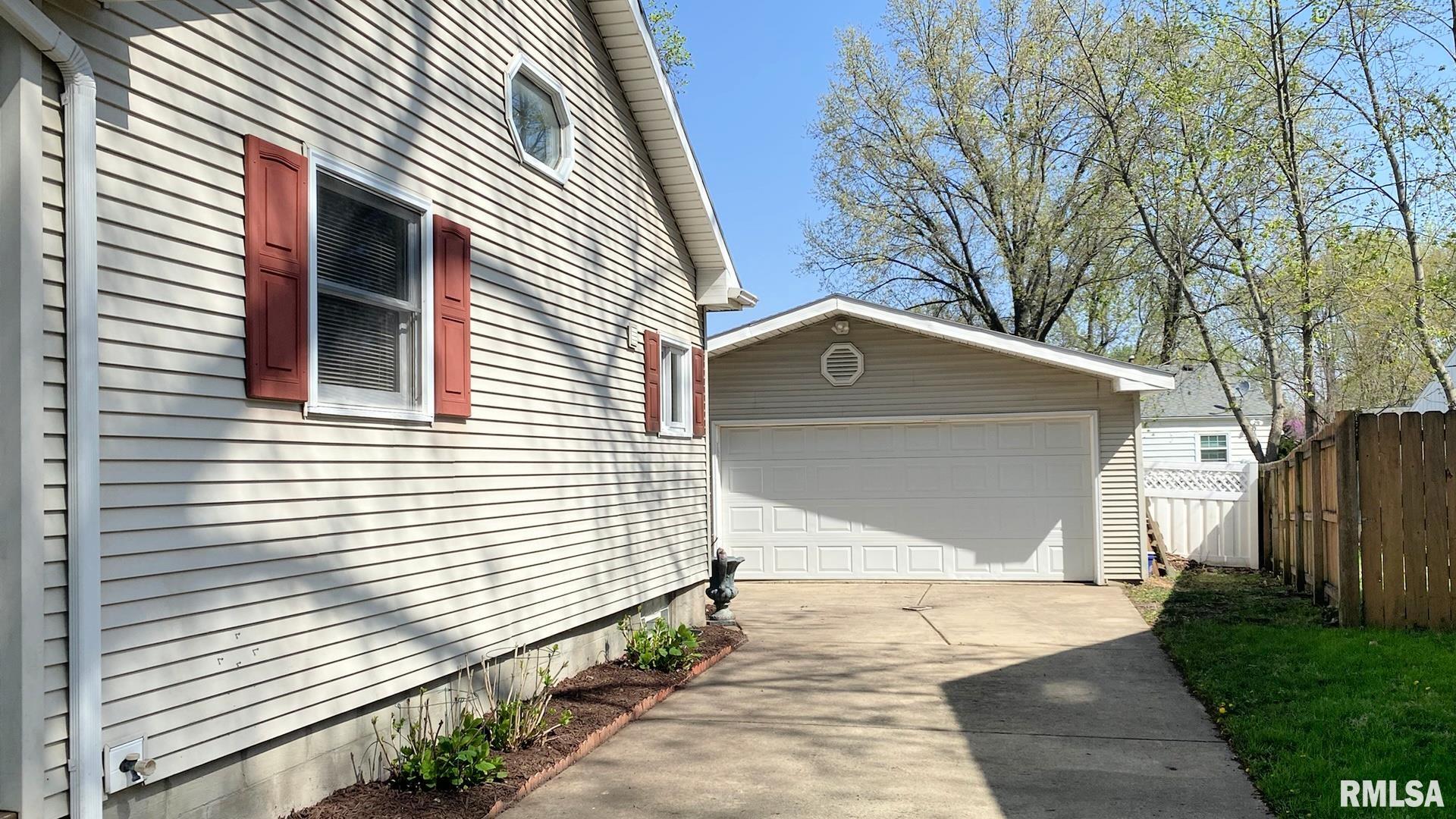 13 Bonnie Court Springfield, IL 62704 - Photo 3 of 20 Gallery Image 3