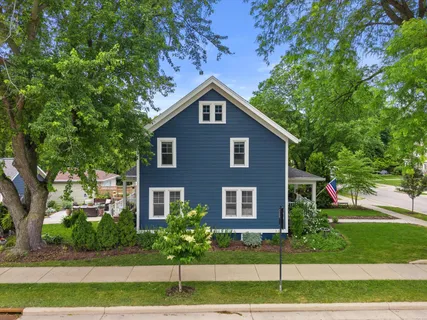 $699,900 | 102 Woodland Lane, Oconomowoc, WI 53066