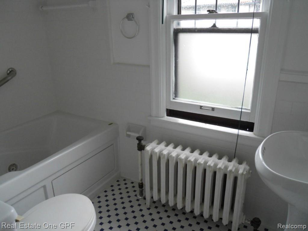 1027 Bedford Road Grosse Pointe, MI 48230 - Photo 17 of 31 17 DSCN2047.jpg