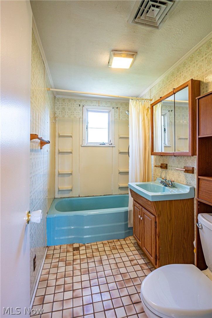 11060 Lagrange Road Elyria, OH 44035 - Photo 12 of 26 Full Bathroom