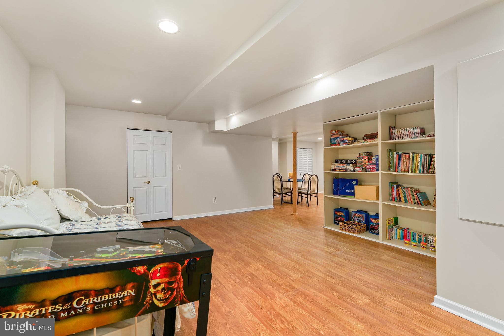 41 Austins Way Elkton, MD 21921 - Photo 35 of 47 a living room with furniture and a book shelf