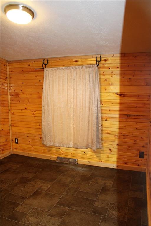 2949 Oneida Valley Road Hilliards, PA 16040 - Photo 12 of 25 Gallery Image 12