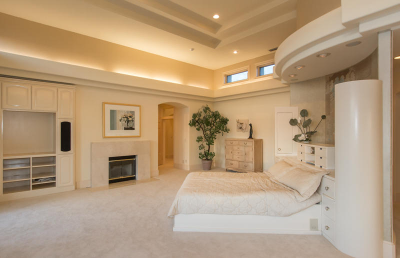 996 River Bend Road Redding, CA 96003 - Photo 26 of 47 Elegant Master Suite