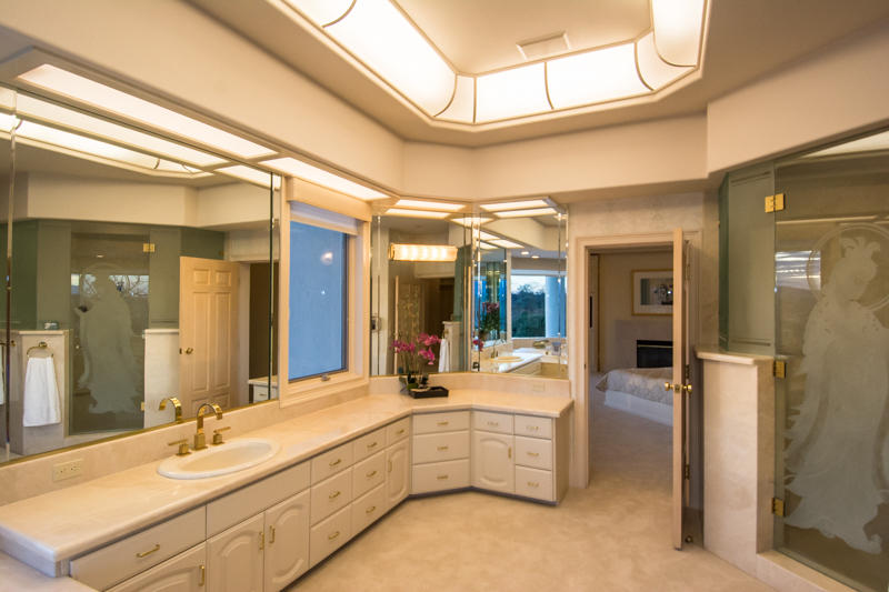 996 River Bend Road Redding, CA 96003 - Photo 32 of 47 Ladies Master Bath, Hand Carved Glass Do