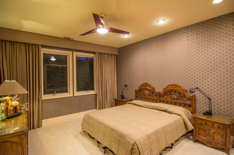 996 River Bend Road Redding, CA 96003 - Photo 37 of 47 Spacious & Elegant 1st Guest Room