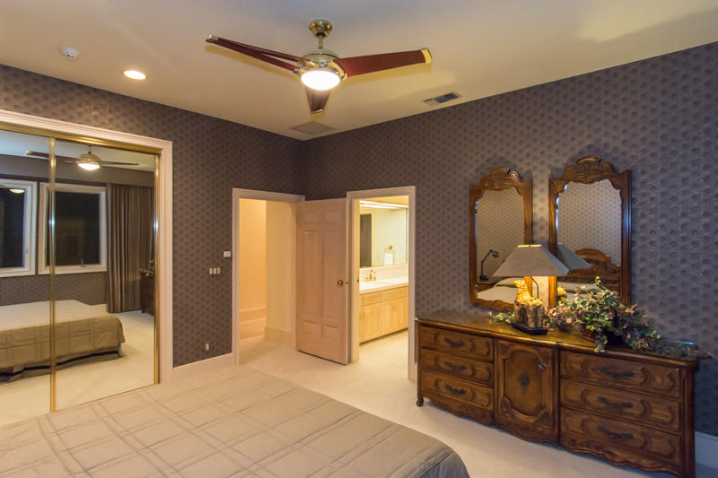 996 River Bend Road Redding, CA 96003 - Photo 40 of 47 Guest Suite to Bath