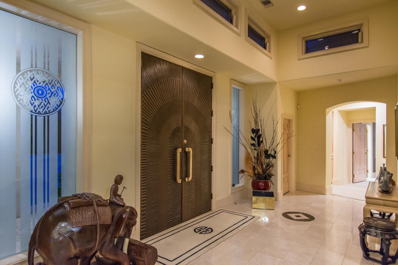 996 River Bend Road Redding, CA 96003 - Photo 8 of 47 Beautiful Interior Entry