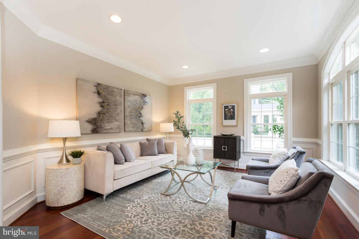 313 Adahi Road Southeast Vienna, VA 22180 - Photo 4 of 82 Gallery Image 4