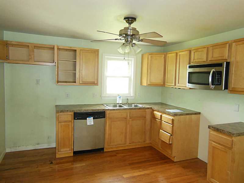 69 Crossland Road West Warwick, RI 02893 - Photo 10 of 20 Kitchen.