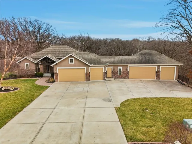 $995,000 | 6205 Northwest Saddle Club Court, Kansas City, MO 64152