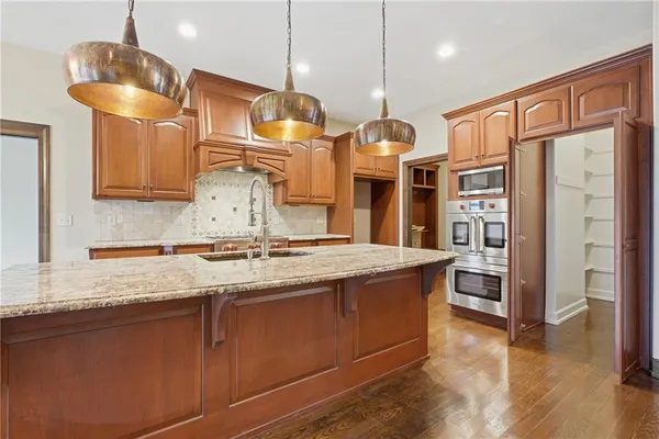 $895,000 | 6205 Northwest Saddle Club Court, Kansas City, MO 64152