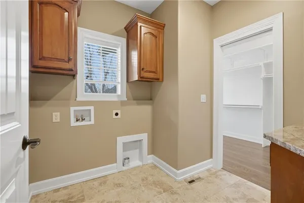 $950,000 | 6205 Northwest Saddle Club Court, Kansas City, MO 64152