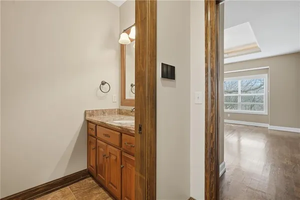 $950,000 | 6205 Northwest Saddle Club Court, Kansas City, MO 64152