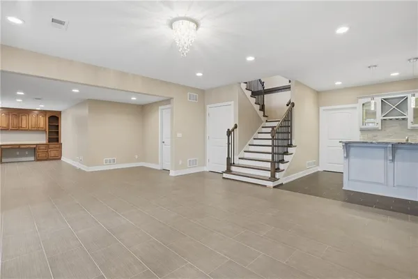 $950,000 | 6205 Northwest Saddle Club Court, Kansas City, MO 64152