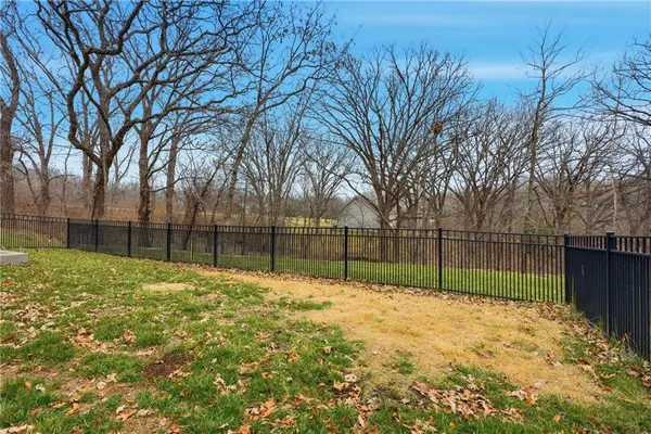 $895,000 | 6205 Northwest Saddle Club Court, Kansas City, MO 64152