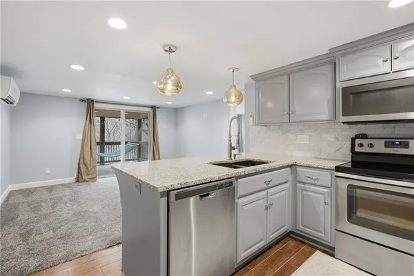 $895,000 | 6205 Northwest Saddle Club Court, Kansas City, MO 64152