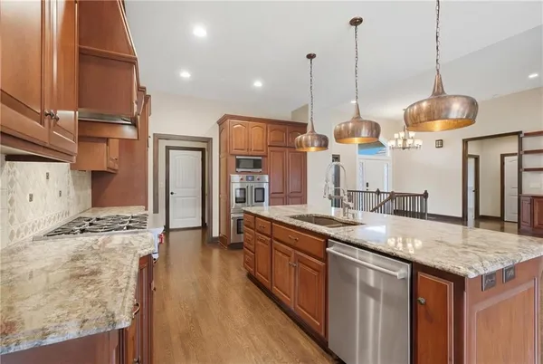 $895,000 | 6205 Northwest Saddle Club Court, Kansas City, MO 64152