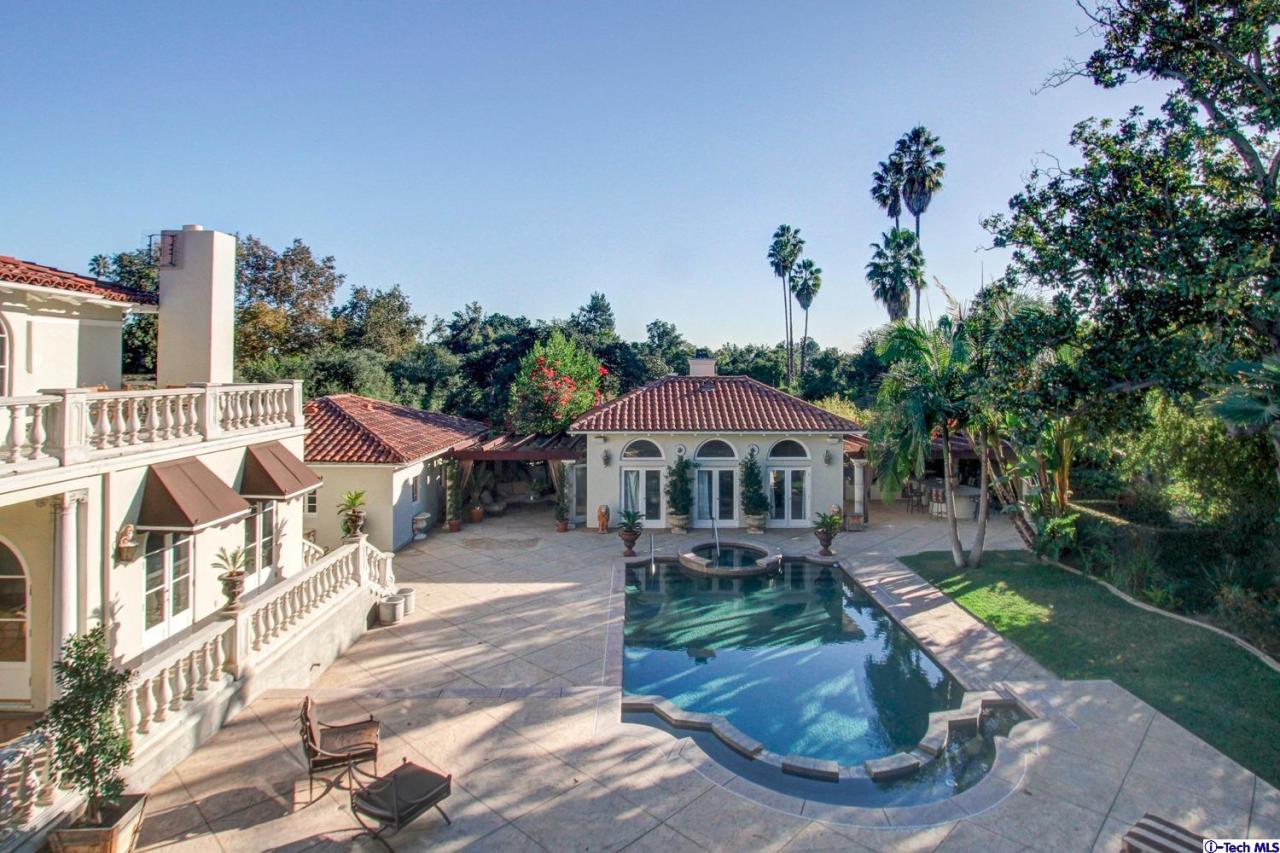 1680 Lombardy Road Pasadena, CA 91106 - Photo 31 of 71 a front view of a house with garden