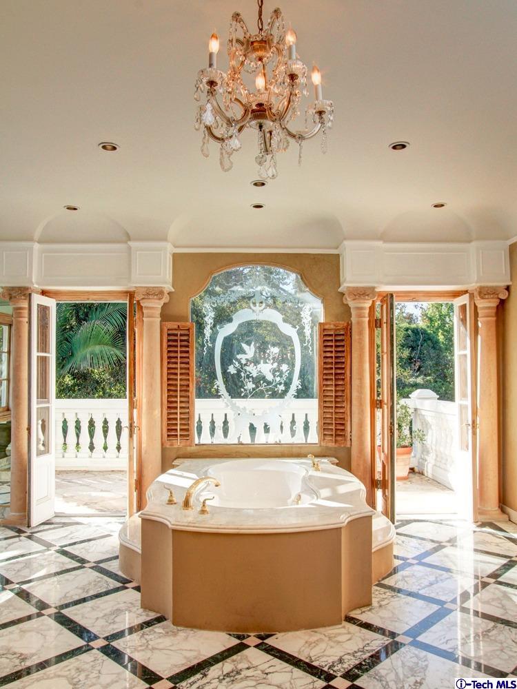 1680 Lombardy Road Pasadena, CA 91106 - Photo 36 of 71 a view of a living room and entry way