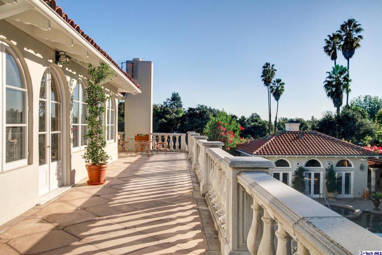 1680 Lombardy Road Pasadena, CA 91106 - Photo 44 of 71 a view of a house with a yard