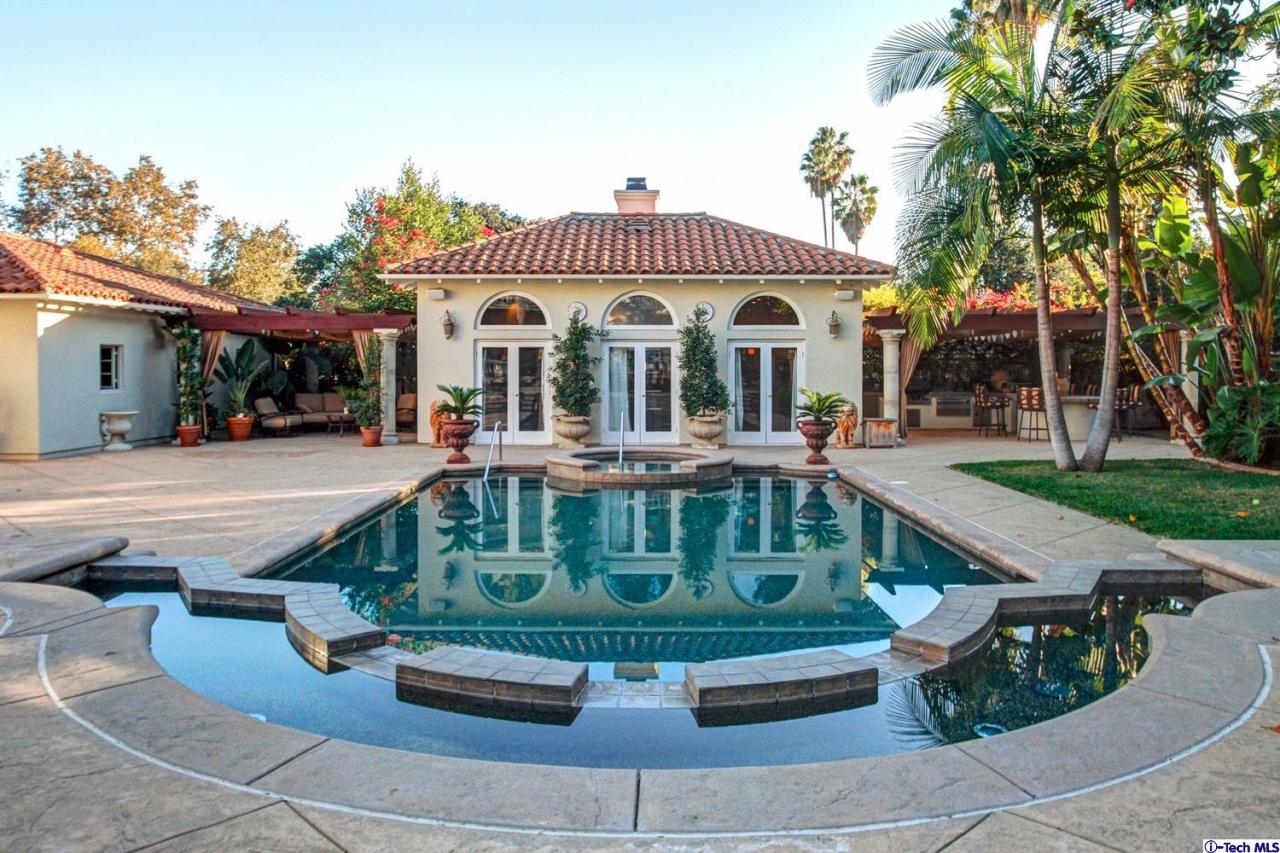 1680 Lombardy Road Pasadena, CA 91106 - Photo 50 of 71 a front view of a house with a yard