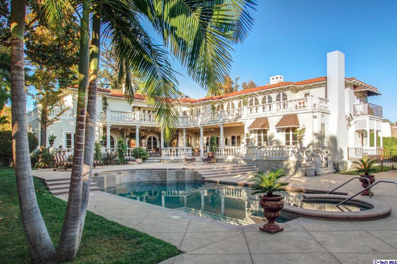 1680 Lombardy Road Pasadena, CA 91106 - Photo 68 of 71 a front view of a building with sitting area