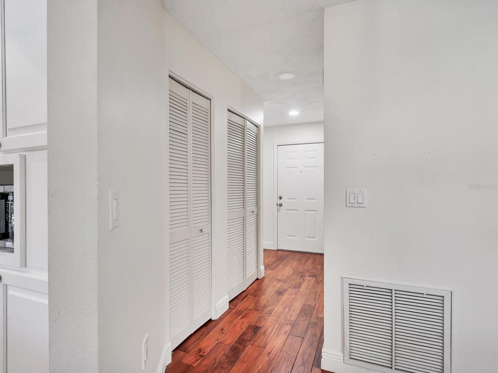 3927 Desoto Road Sarasota, FL 34243 - Photo 14 of 67