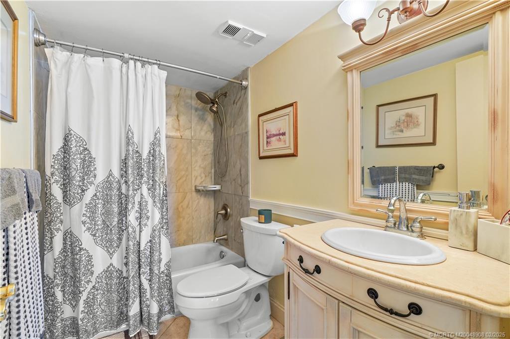 40 Northeast Plantation Road, Unit 415 Stuart, FL 34996 - Photo 21 of 32 a bathroom with a sink toilet and shower