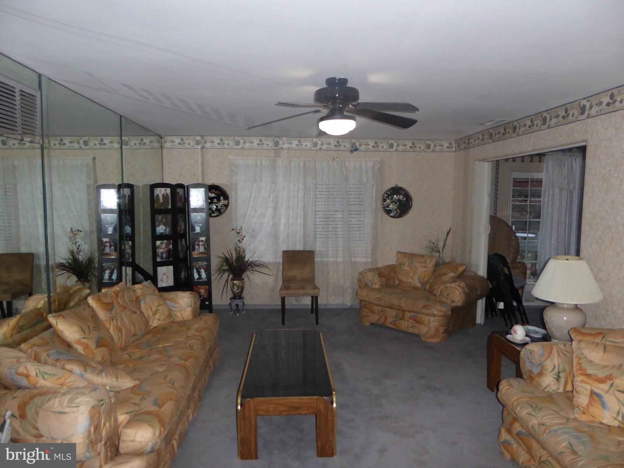 9202 Good Luck Road Lanham, MD 20706 - Photo 3 of 28 Living Room