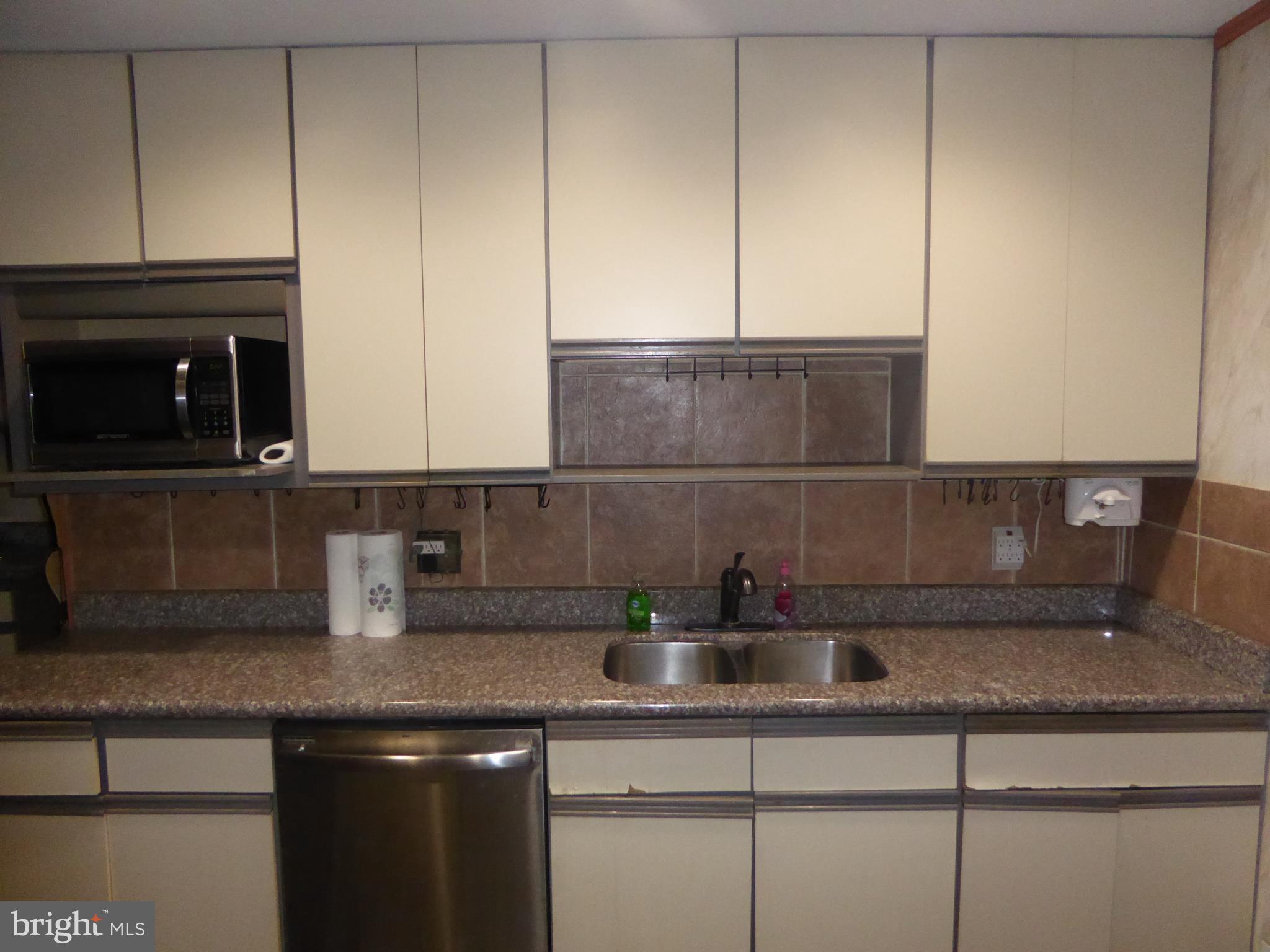 9202 Good Luck Road Lanham, MD 20706 - Photo 6 of 28 Kitchen
