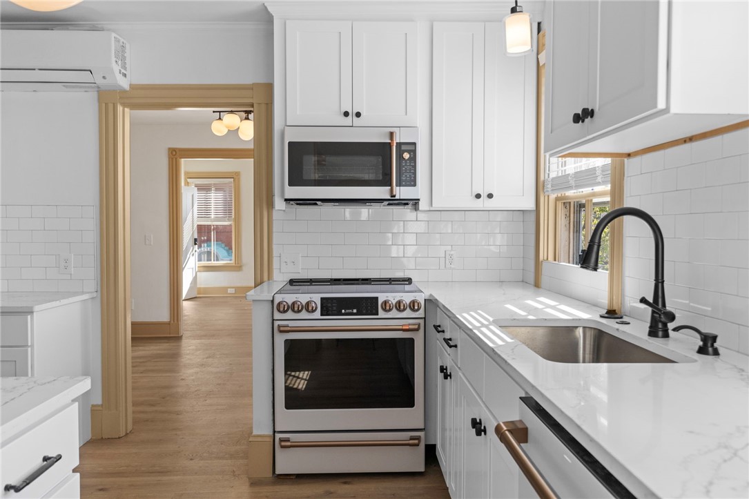 18 Barney Street, Unit 2 Newport, RI 02840 - Photo 4 of 33